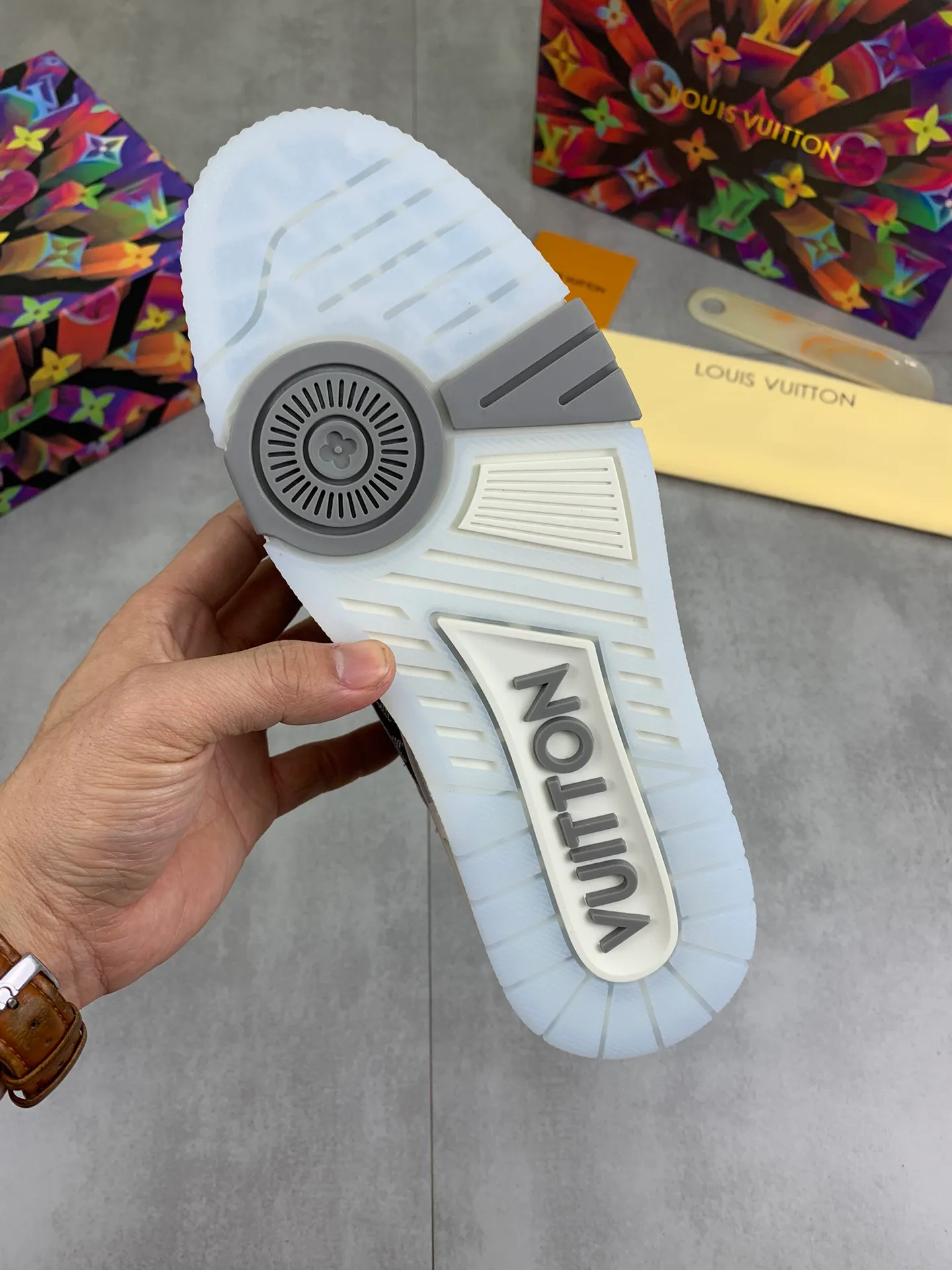 Men's men's shoes 💰P540 New style 💰💎💎Latest color High version 2025Louis*Vuitto* LV Traine Catwalk TRAINER outsole and fabric private model A shoe that definitely costs a lot of money and effort. This series was designed after the arrival of Vifgil. It is favored by many fans every season. Original TPU outsole Original packaging Men's size: 38-45 (46 can be customized) Color: 2️⃣ colors available (available from stock, super fast delivery)